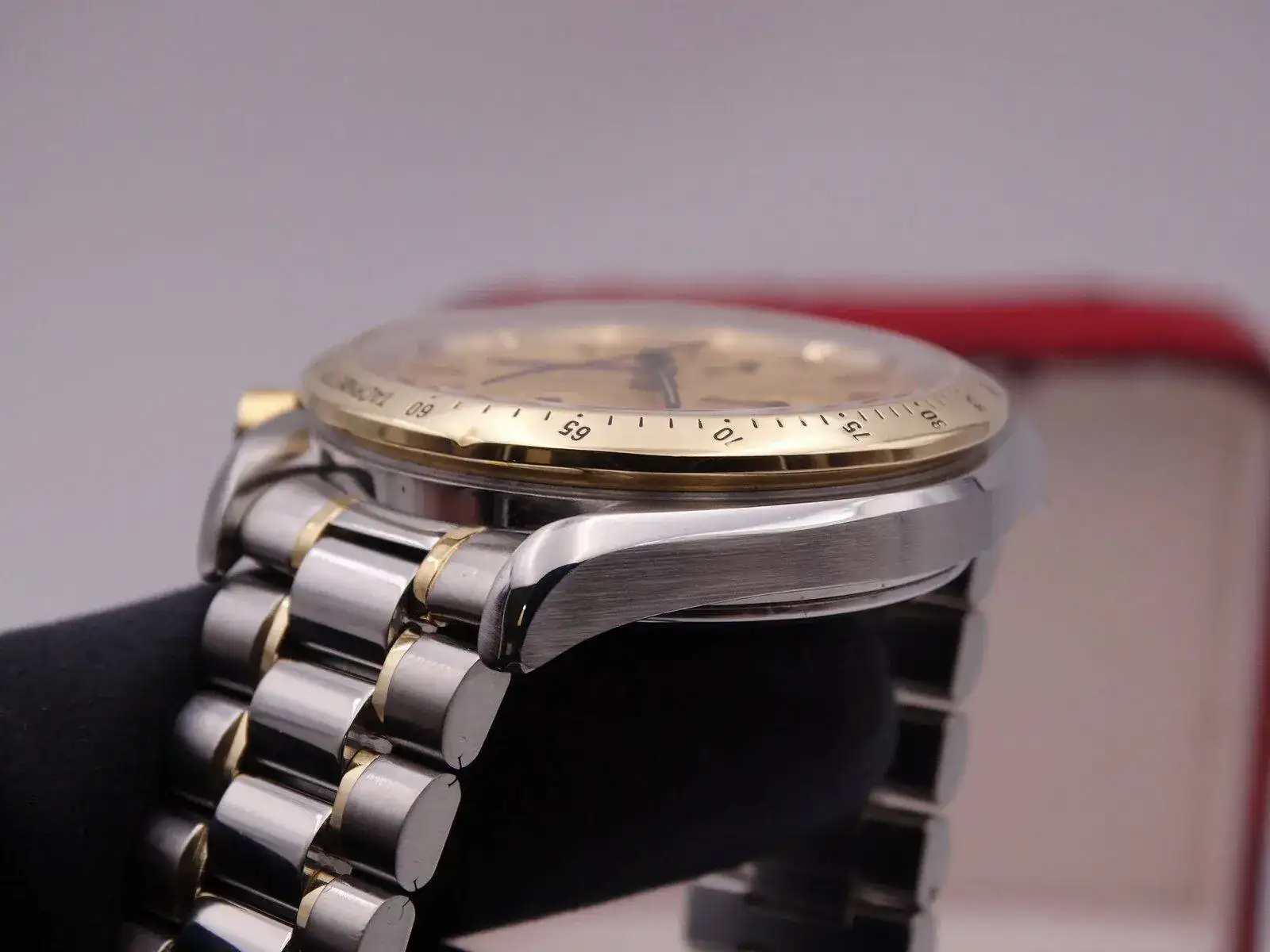 Omega Speedmaster Date Automatic Steel Gold 04070.webp