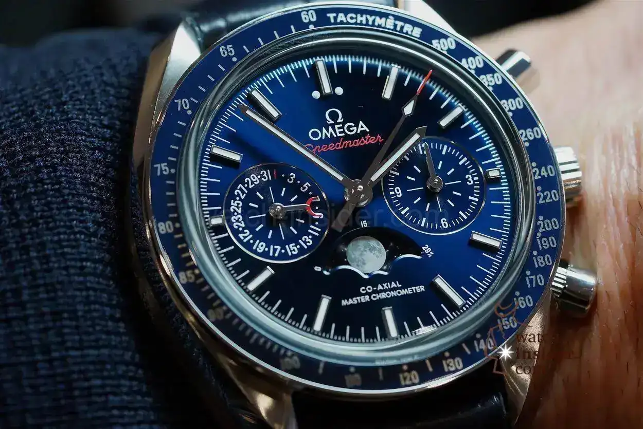 Omega-Speedmaster-Moonphase-Master-Chronometer_3.webp