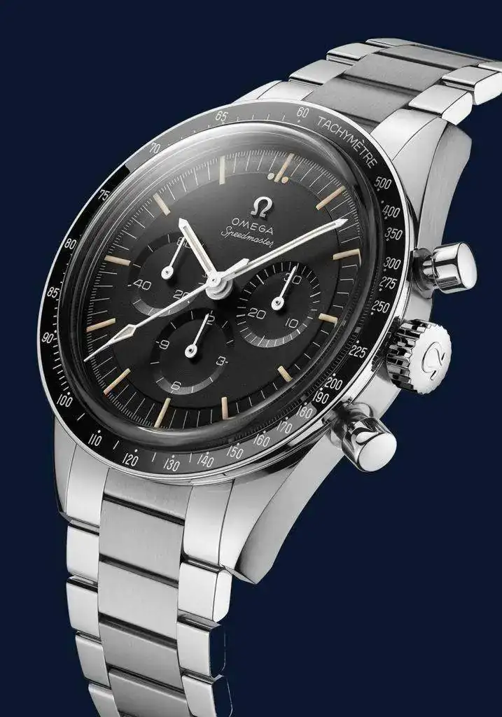 Omega-Speedmaster-Moonwatch-321-Acero-“Ed-White”-perfil-Horas-y-Minutos-717x1024.webp