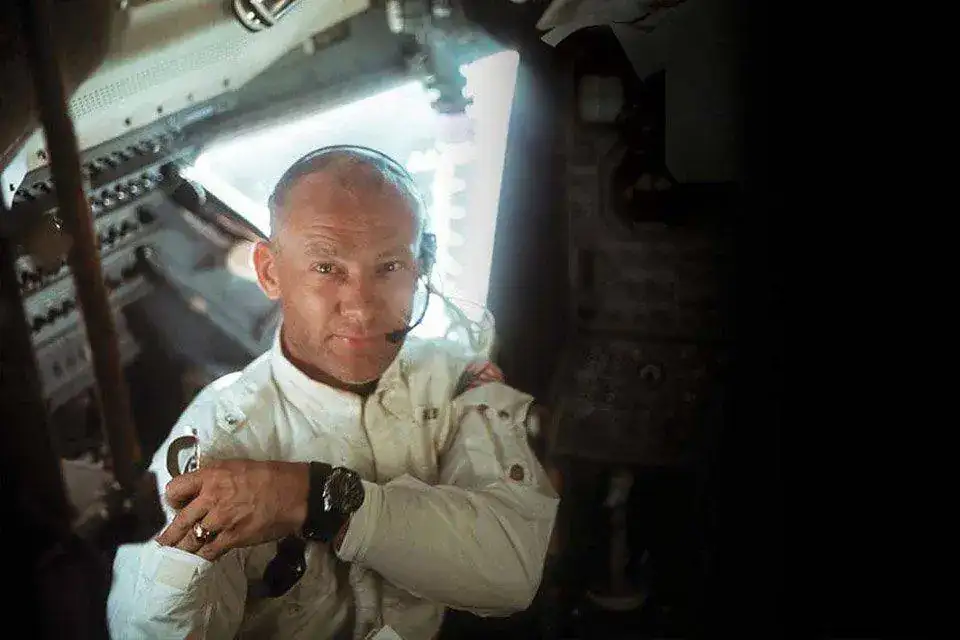 Omega-Speedmaster-Moonwatch-4.webp