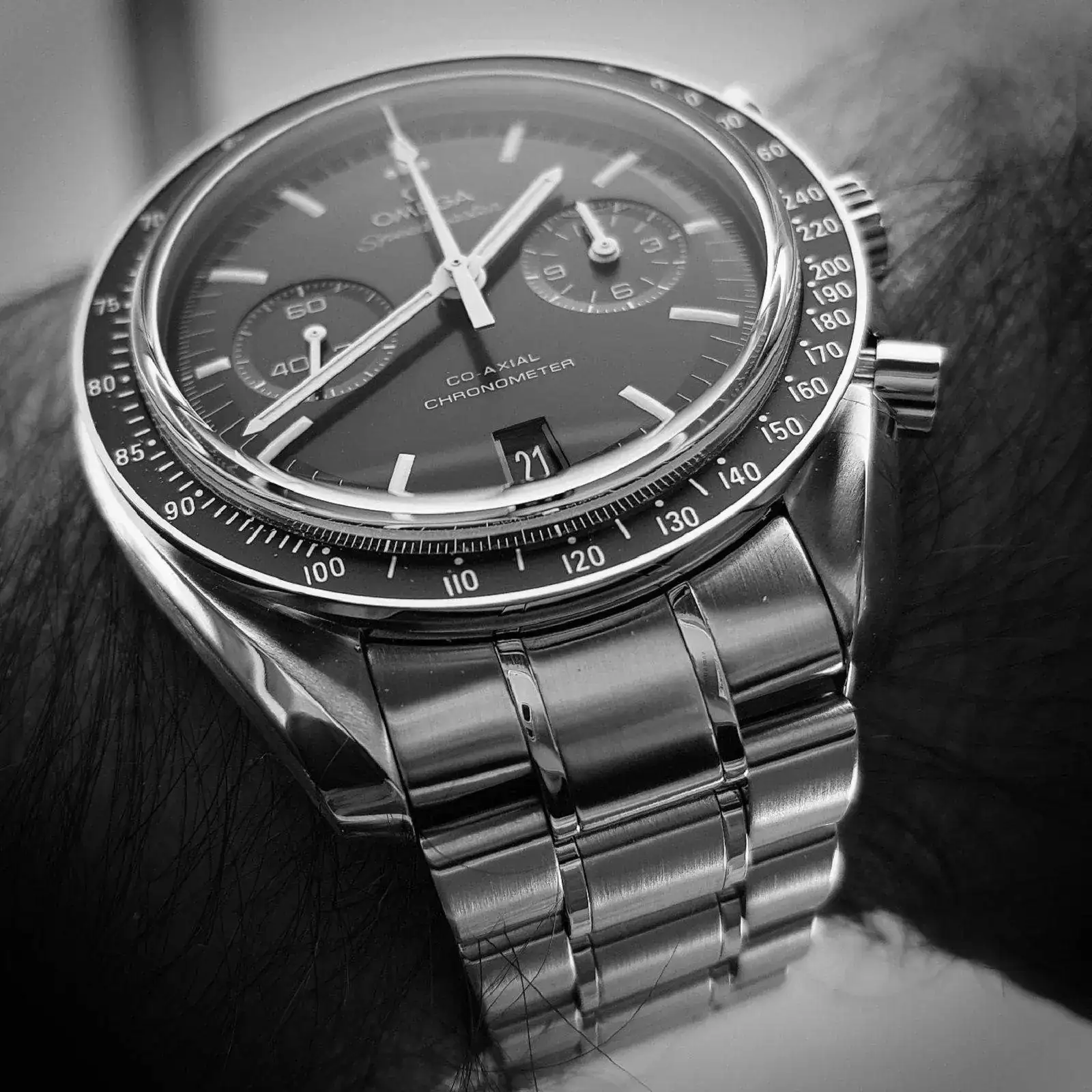 Omega Speedmaster Moonwatch Co-Axial Chronograph 44.25 mm (ByN).webp