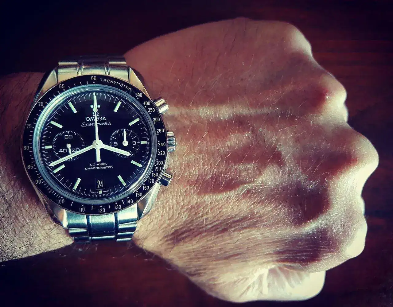 Omega Speedmaster Moonwatch Co-Axial Chronograph 44.25 mm Cal. 9300 (3).webp