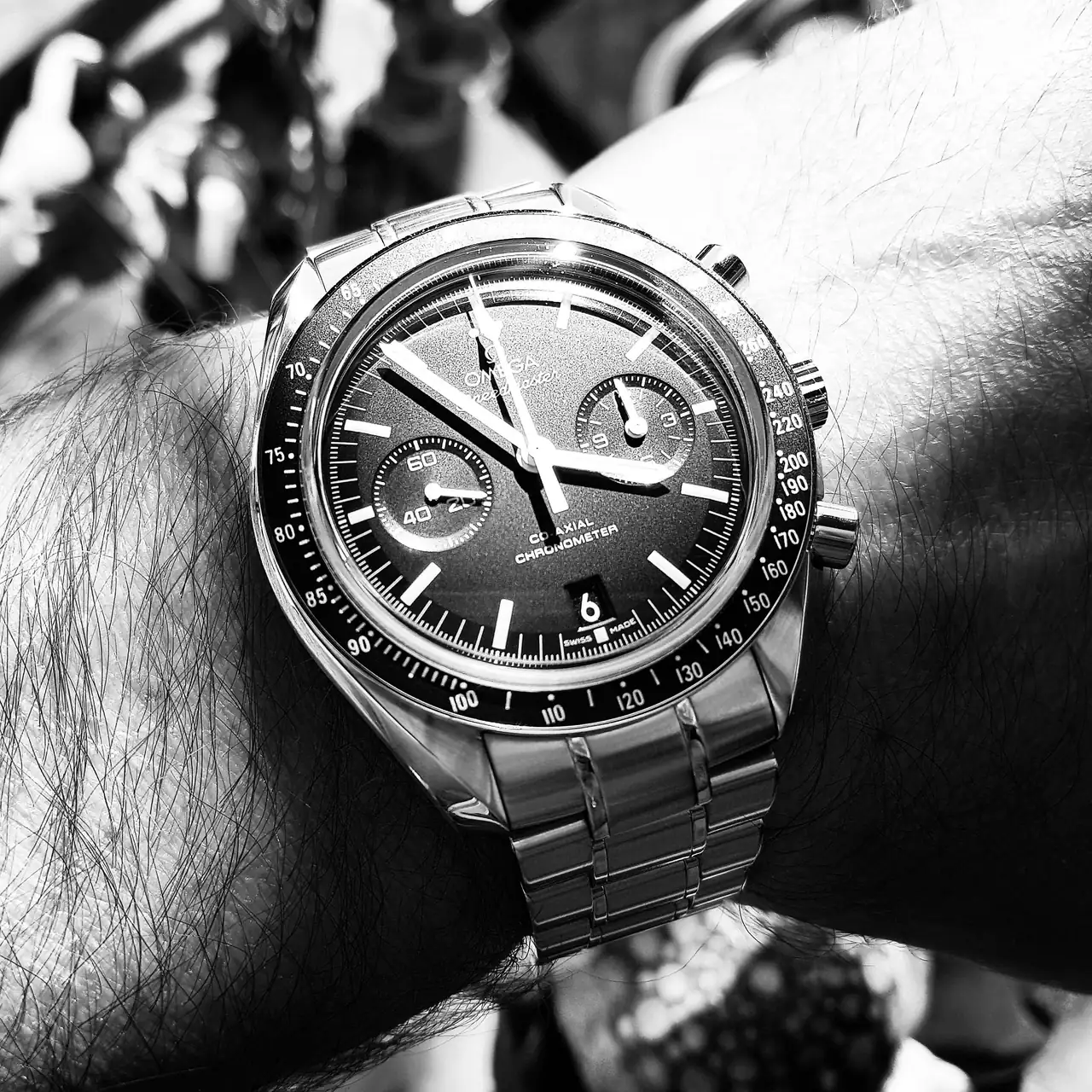Omega Speedmaster Moonwatch Co-Axial Chronograph 44.25 mm Cal. 9300 (3).webp