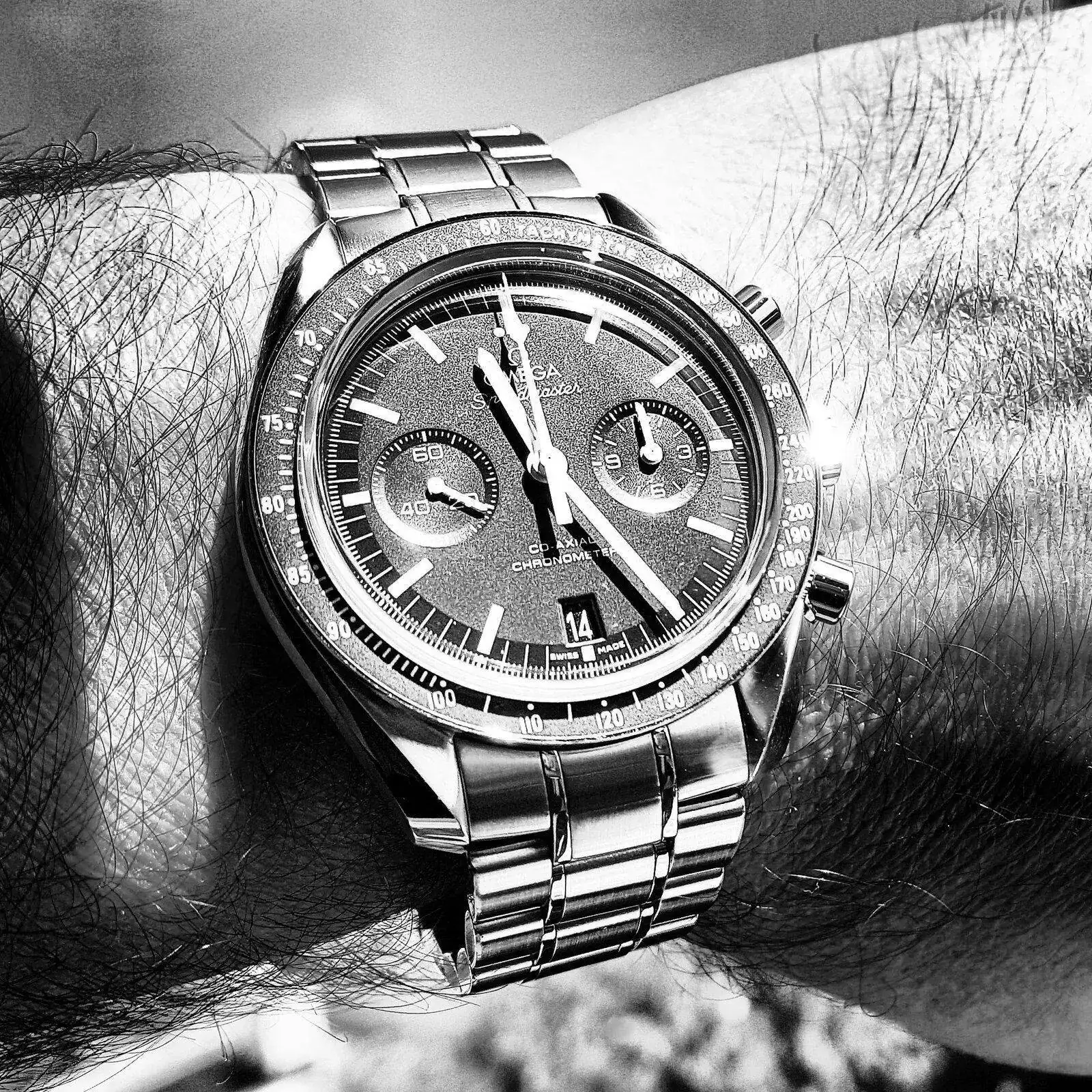 Omega Speedmaster Moonwatch Co-Axial Chronograph 44.25 mm Cal. 9300 (B&W)(1).webp