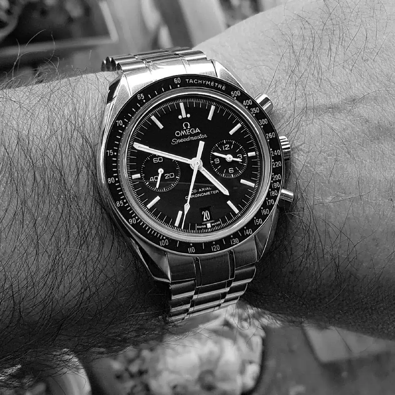 Omega Speedmaster Moonwatch Co-Axial Chronograph 44.25 mm Cal. 9300 (ByN)(2).webp
