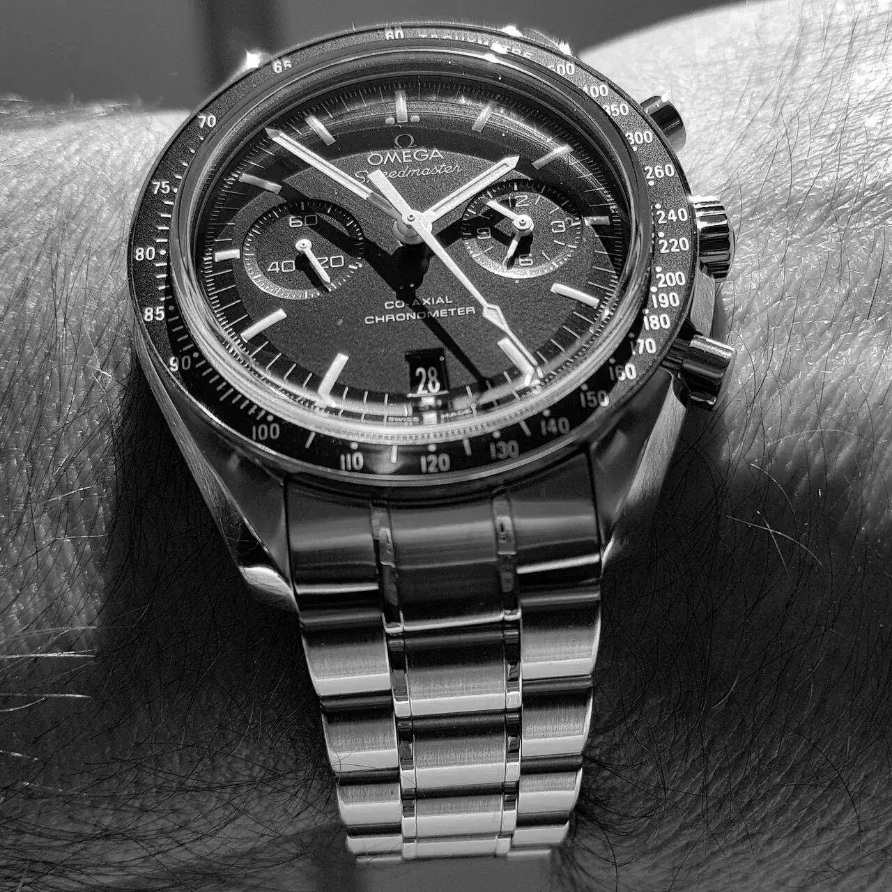 Omega Speedmaster Moonwatch Co-Axial Chronograph 44.25 mm Cal. 9300 (ByN)(2).webp
