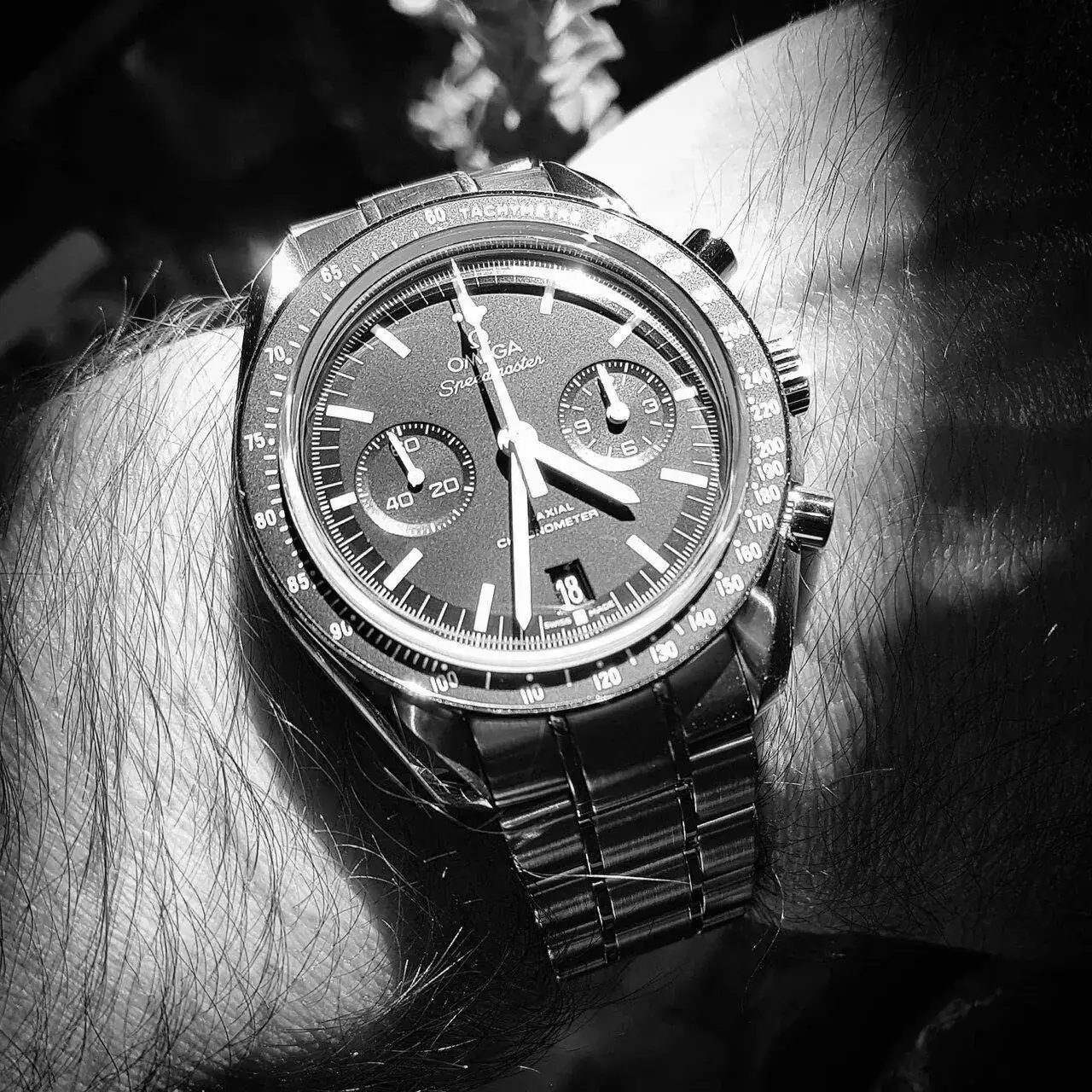 Omega Speedmaster Moonwatch Co-Axial Chronograph 44.25 mm Cal. 9300 (ByN).webp