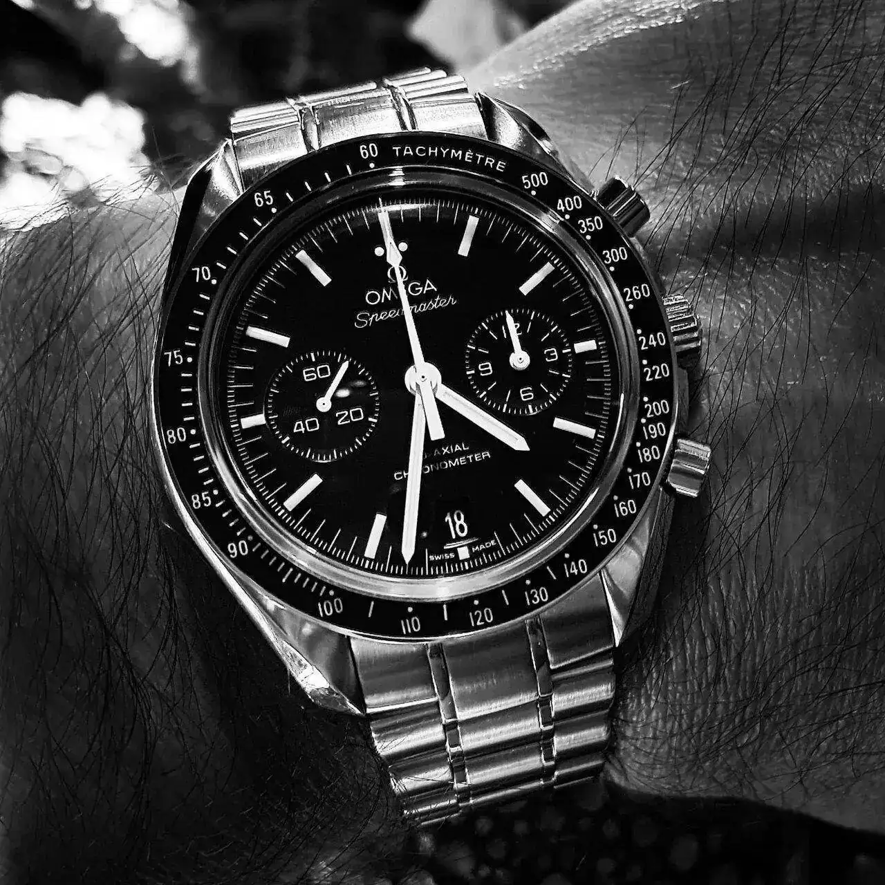 Omega Speedmaster Moonwatch Co-Axial Chronograph 44.25 mm Cal. 9300 (ByN).webp