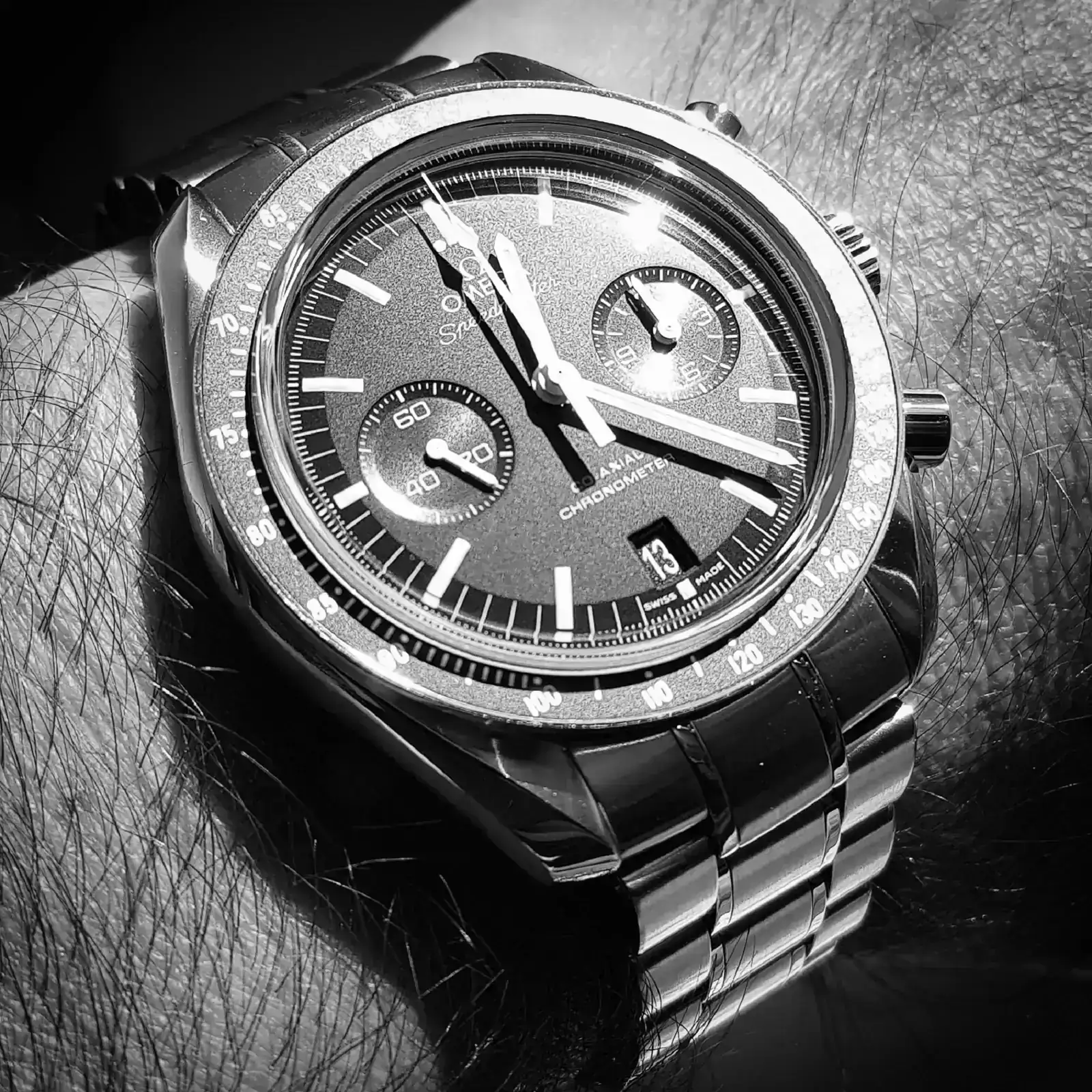 Omega Speedmaster Moonwatch Co-Axial Chronograph 44.25 mm Cal. 9300  (ByN).webp