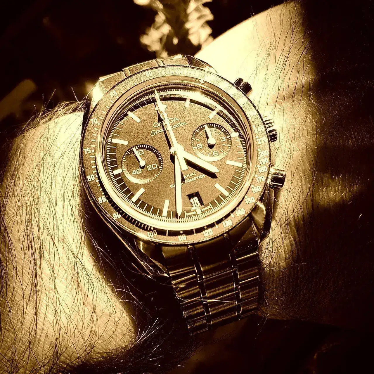 Omega Speedmaster Moonwatch Co-Axial Chronograph 44.25 mm Cal. 9300 (Sepia).webp