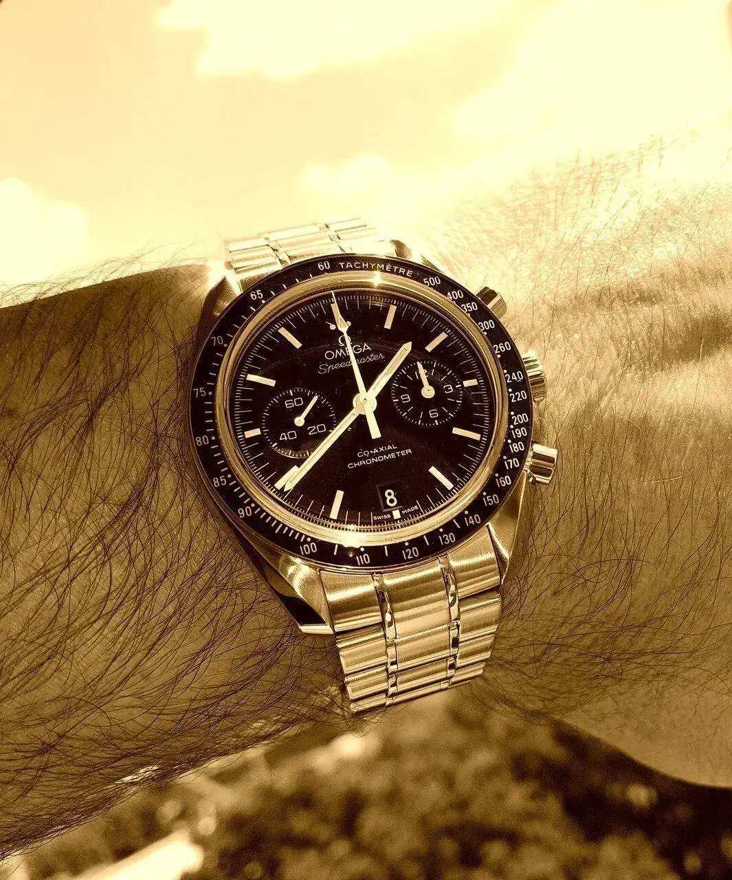 Omega Speedmaster Moonwatch Co-Axial Chronograph 44.25 mm Cal. 9300 (Sepia).webp