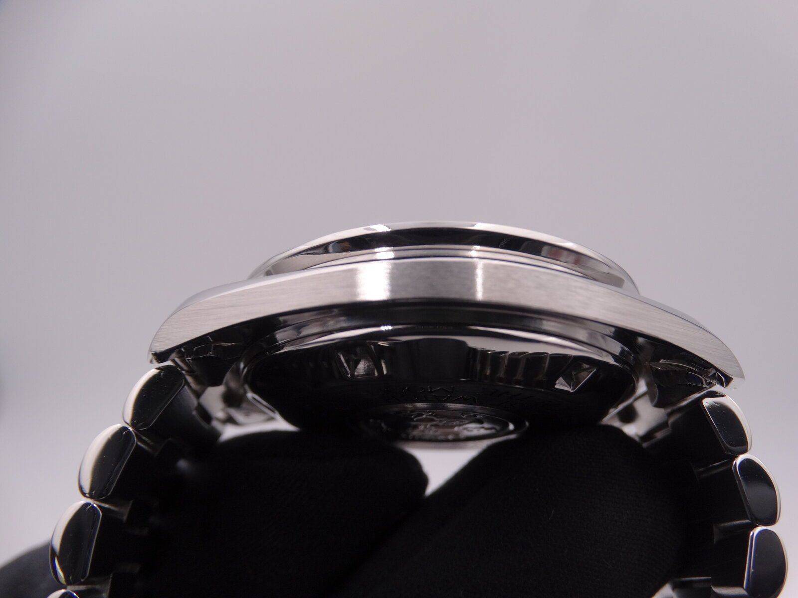 Omega Speedmaster Moonwatch Professional Tritium 00247.JPG