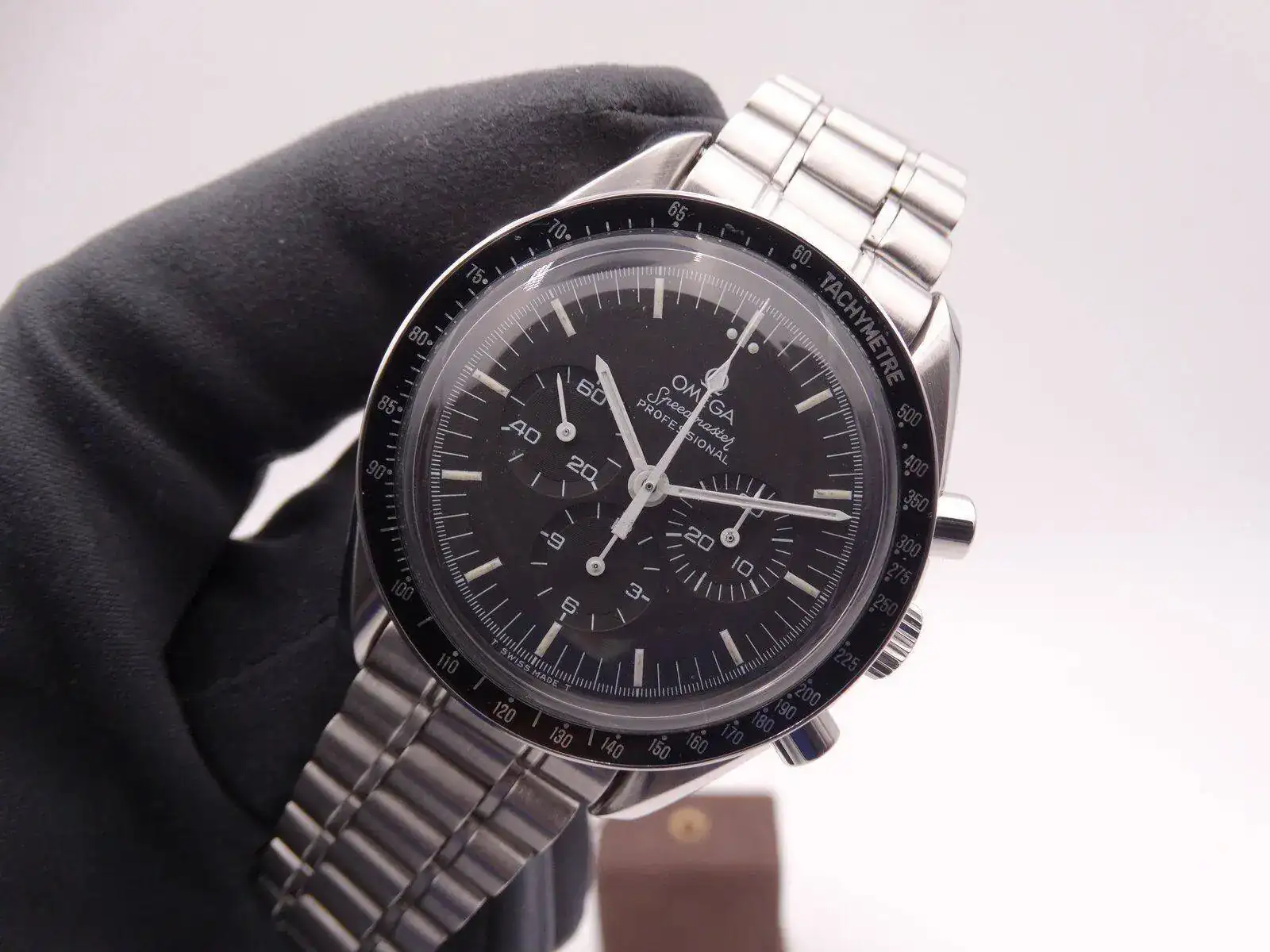 Omega Speedmaster Moonwatch Professional Tritium 00256.JPG