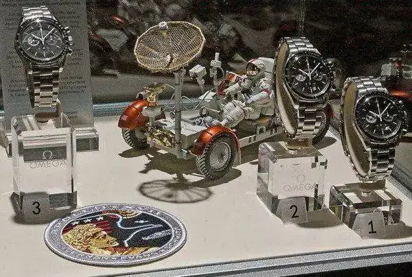 omega-speedmaster-professional-moon-watch-40th-anniversary-display-in-berlin1-1314434443.webp