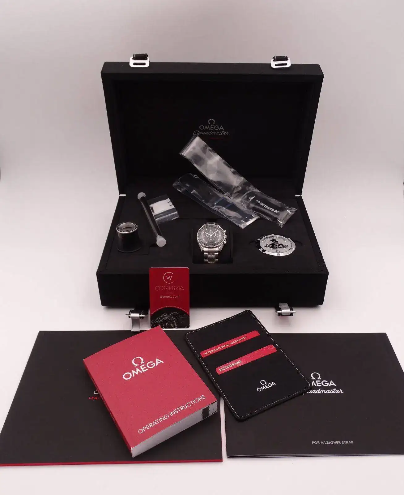 Omega Speedmaster Professional Moonwatch Hesalite 03043.webp