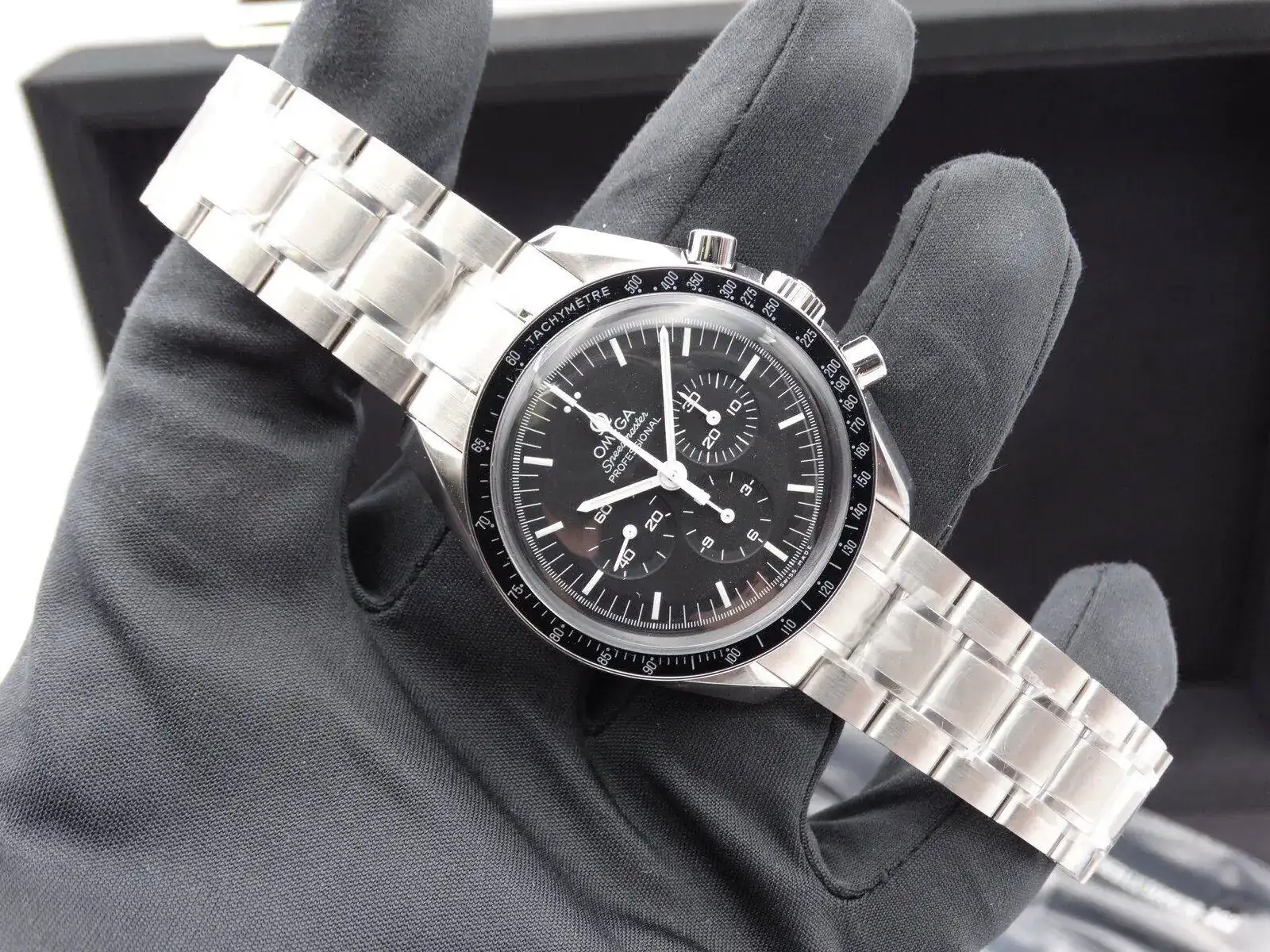 Omega Speedmaster Professional Moonwatch Hesalite 03062.webp