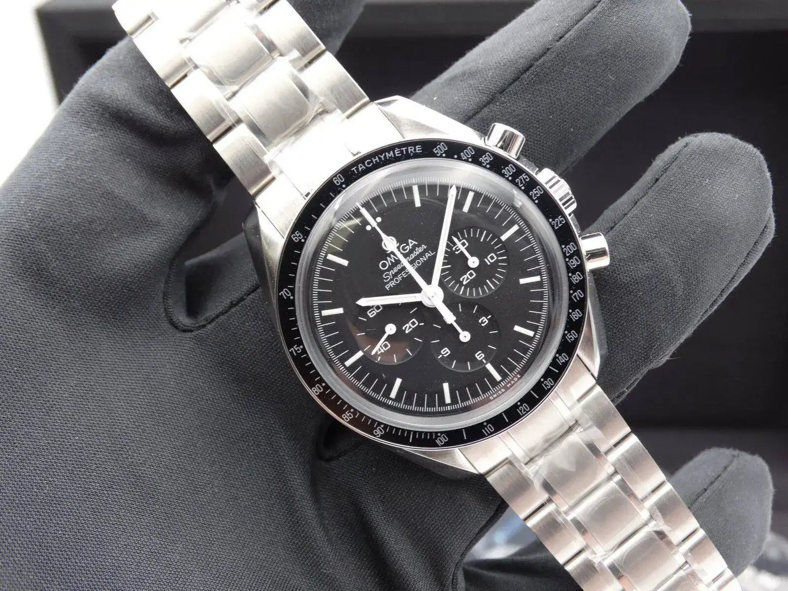 speedmaster moonwatch hesalite