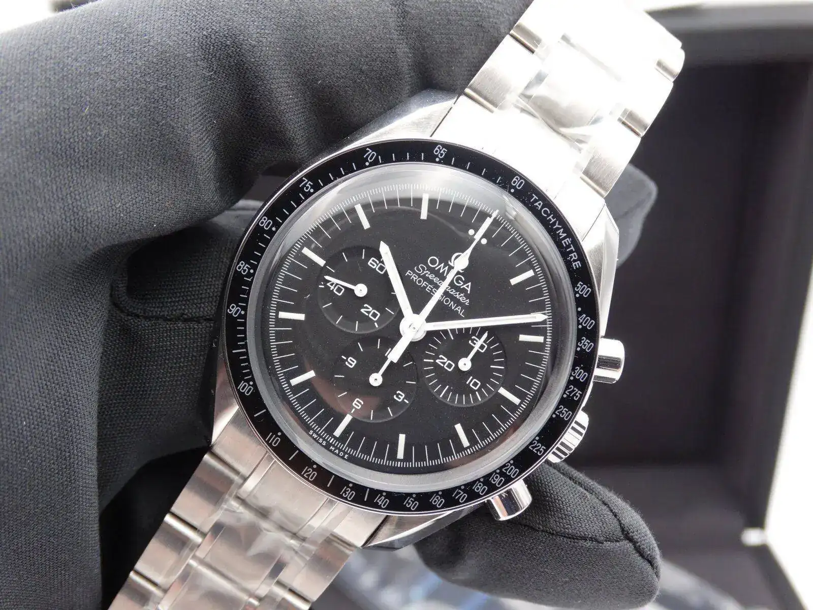 Omega Speedmaster Professional Moonwatch Hesalite 03064.webp