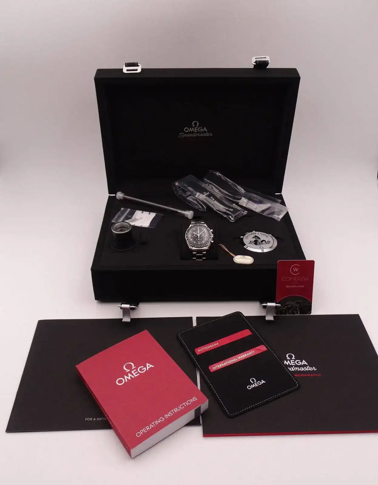 Omega Speedmaster Professional Moonwatch Plexi 07010.webp