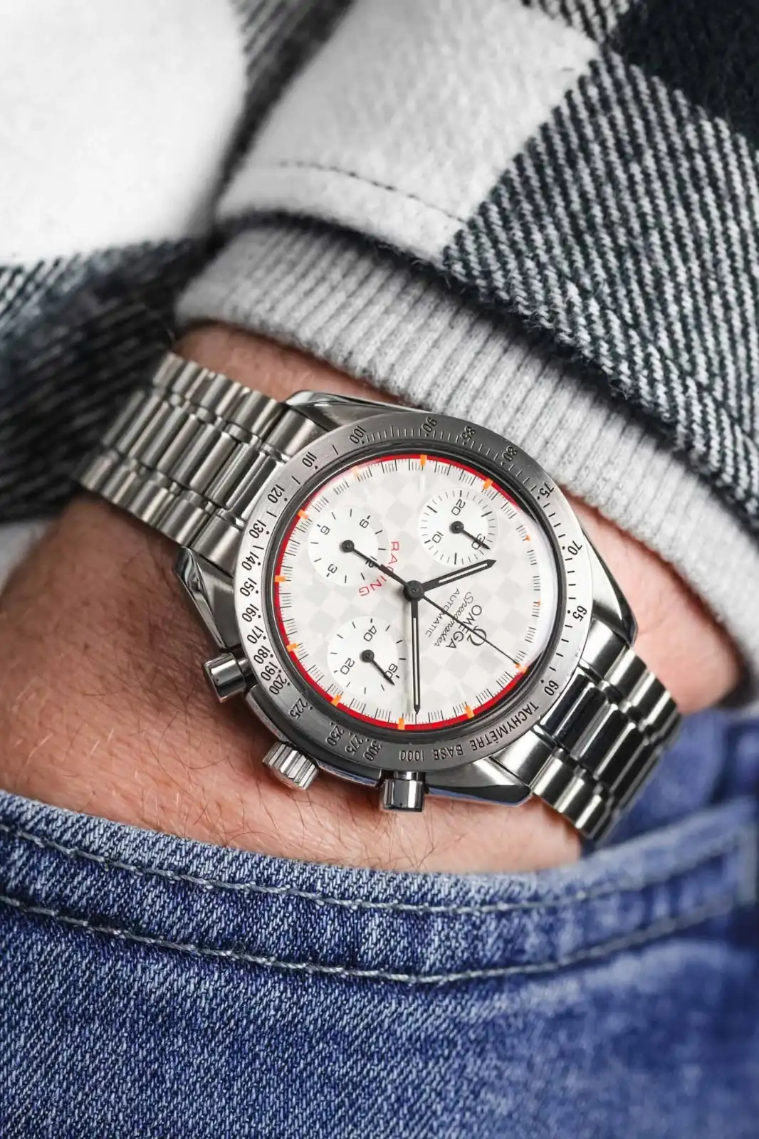 Omega-Speedmaster-SchumacherRacing-3517.30.00-09_a7996311-339c-4c7e-b449-99d40002c728.webp