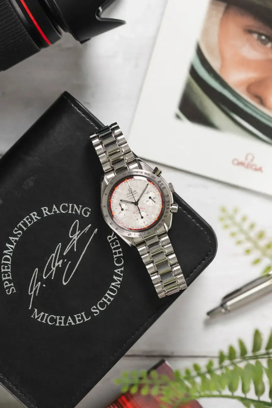 Omega-Speedmaster-SchumacherRacing-3517.30.00-10_2d2209a7-70d6-4437-ac7d-64ee42d76825.webp