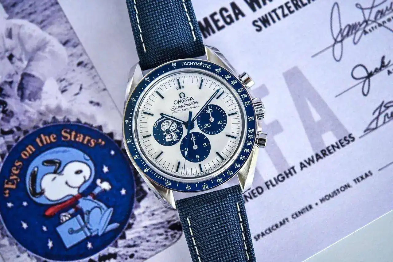 Omega-Speedmaster-Silver-Snoopy-Award-50th-Anniversary-310.32.42.50.02.001-Review-23.webp