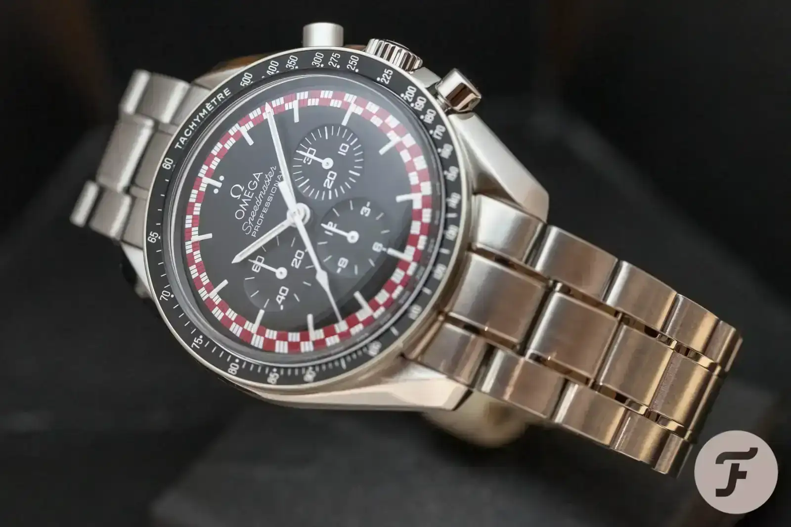Omega-Speedmaster-TinTin-LE-311.30.42.30.01.004.002.webp
