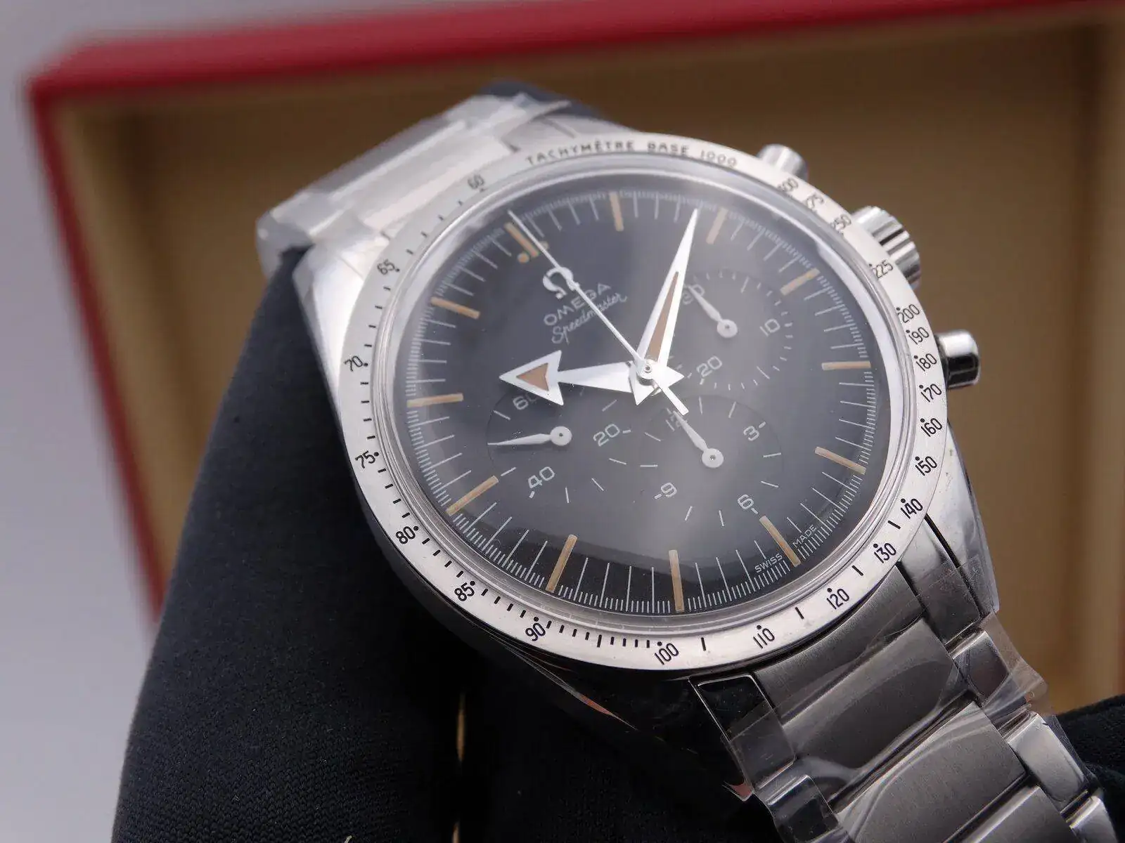 Omega Speedmaster Trilogy Limited Edition 01809.webp