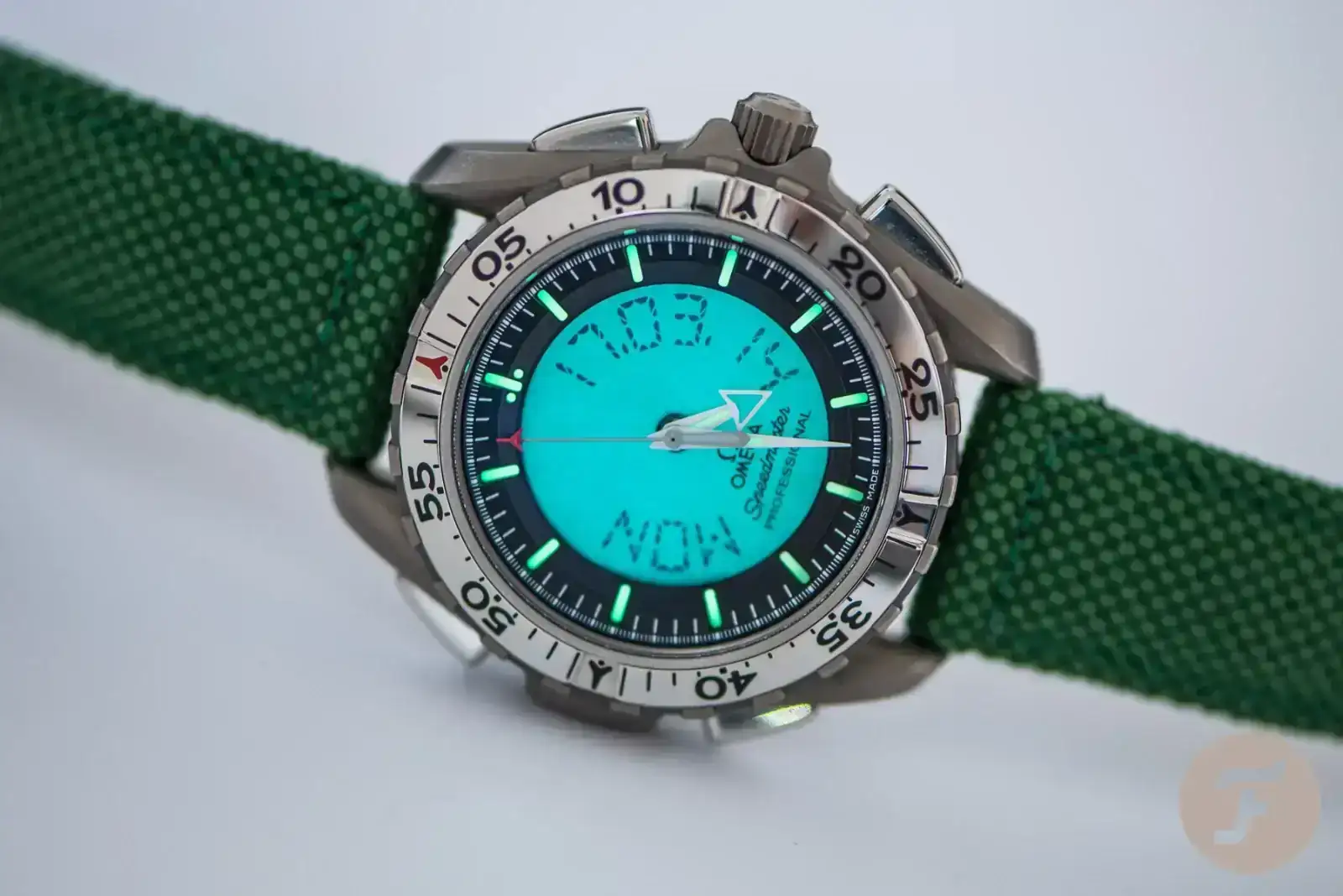 Omega-Speedmaster-X-33-1403.006.webp