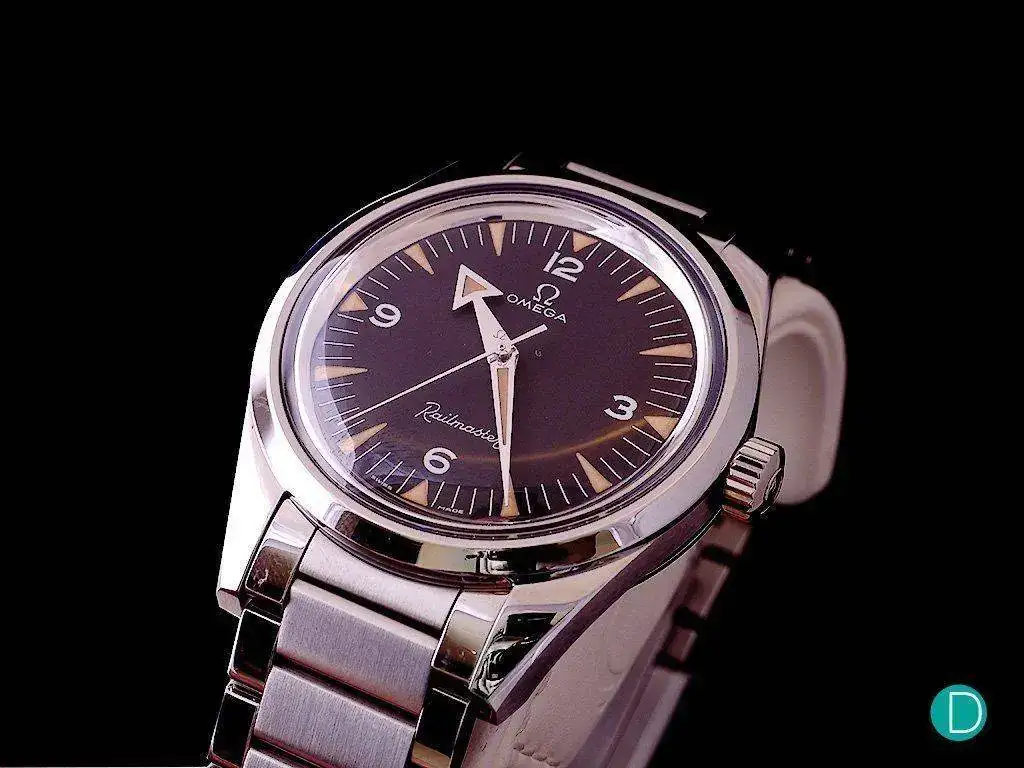 omega-trilogy-railmaster-oblique-crown.webp