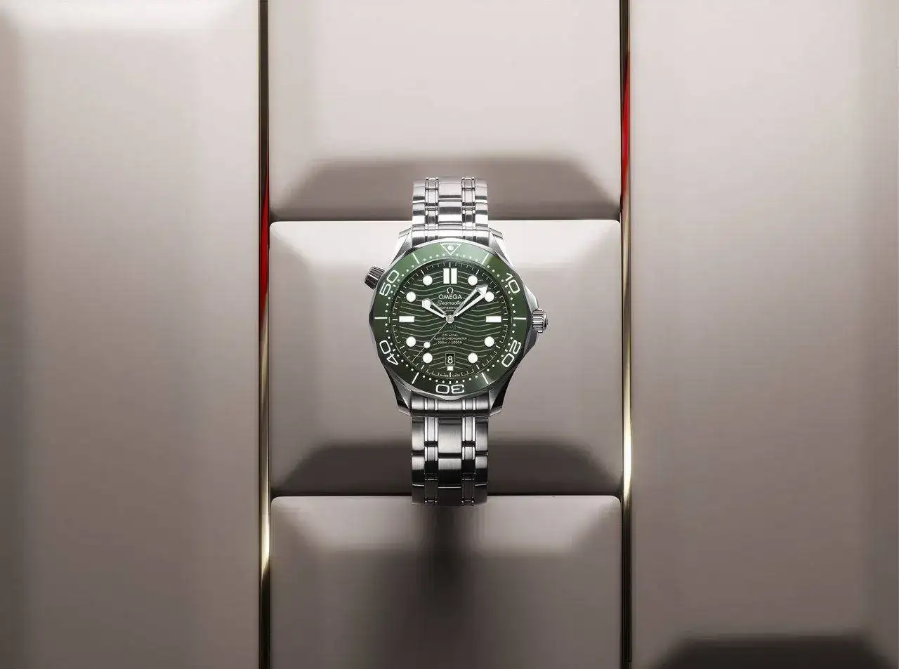 OMEGA_210.30.42.20.10.001.jpg