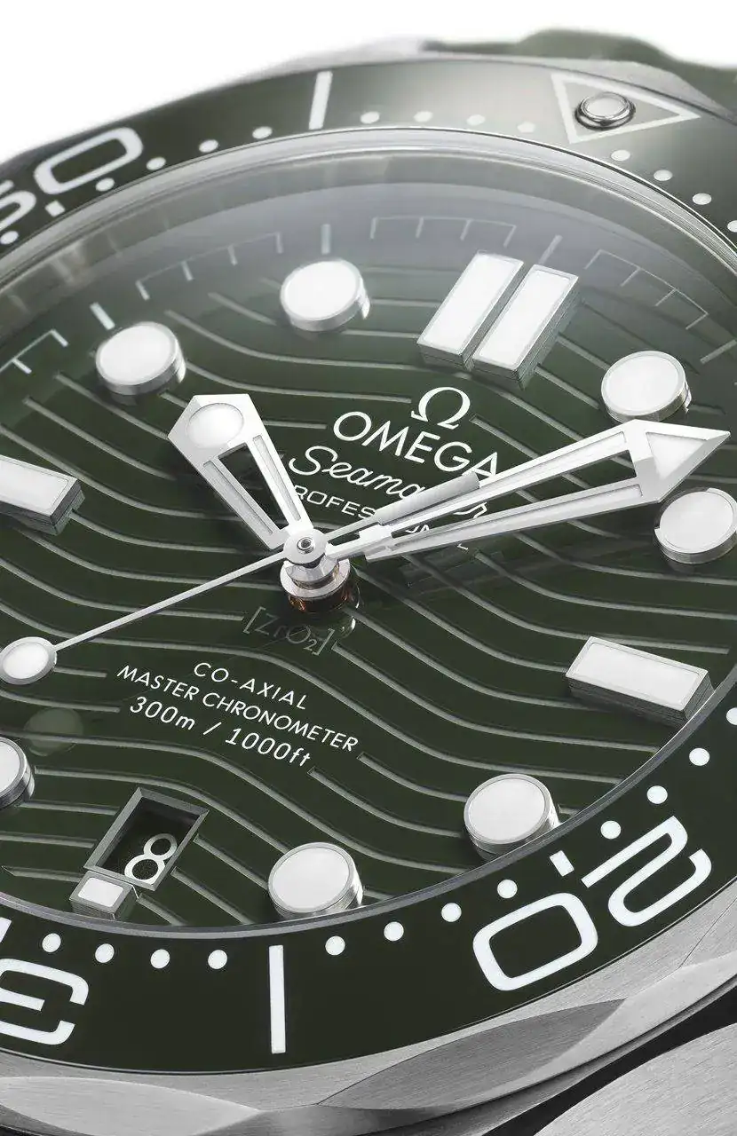 OMEGA_210.30.42.20.10.001_close-up dial.jpg