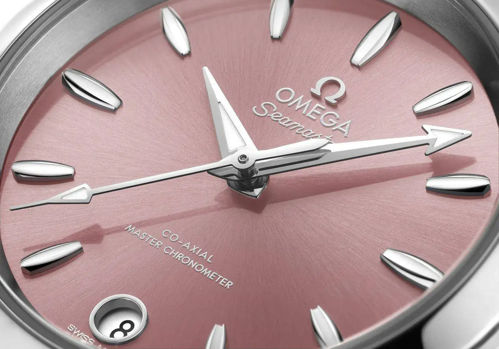 OMEGA_220.10.34.20.10.003_close-up dial.webp