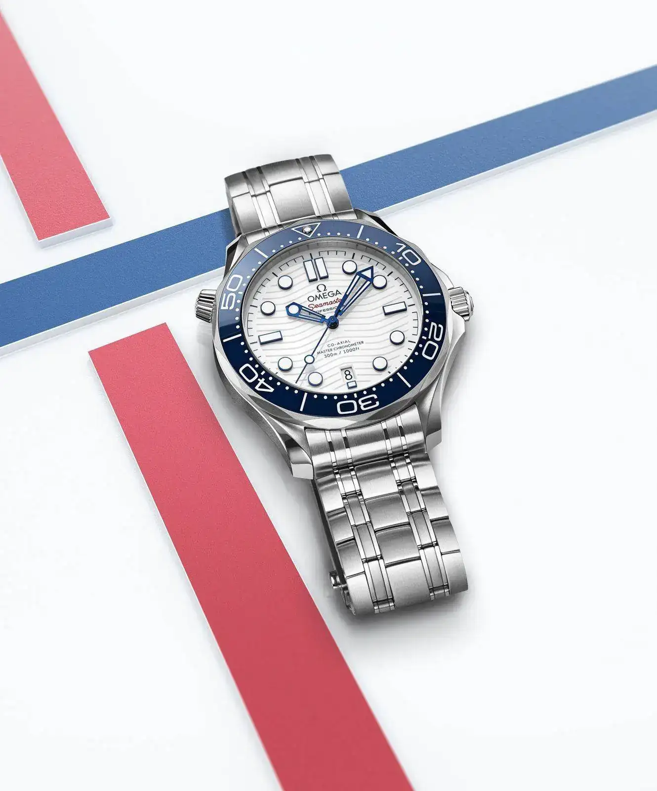 OMEGA_522.30.42.20.04.001_amb_02.webp