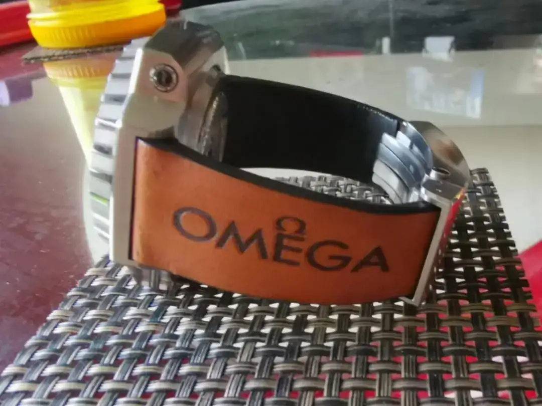 omega_ploprof_handmade_leather_strap_1565779902_35cf7f8e_progressive còpia.webp