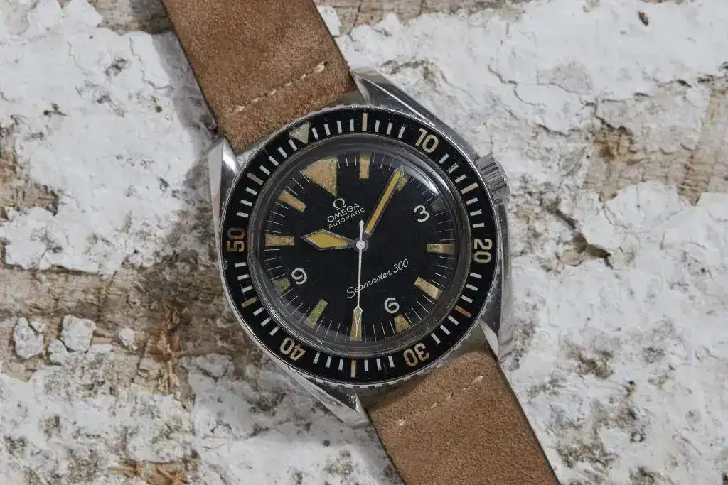 Omega_Seamaster_300_Big_Triangle_AS01875_2.webp