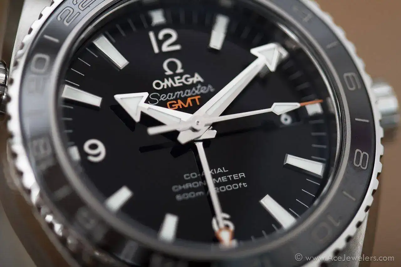 omega_seamaster_closeup_fb.webp