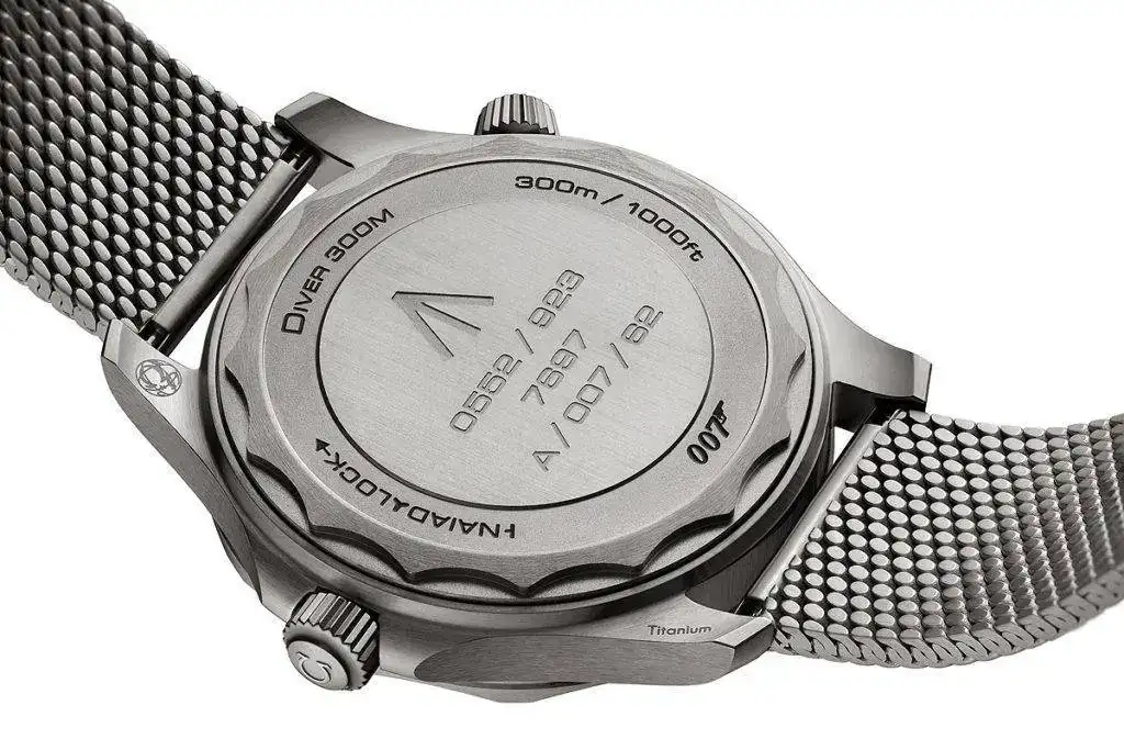 Omega_Seamaster_Diver300M_007_caseback_1000-1024x683.webp