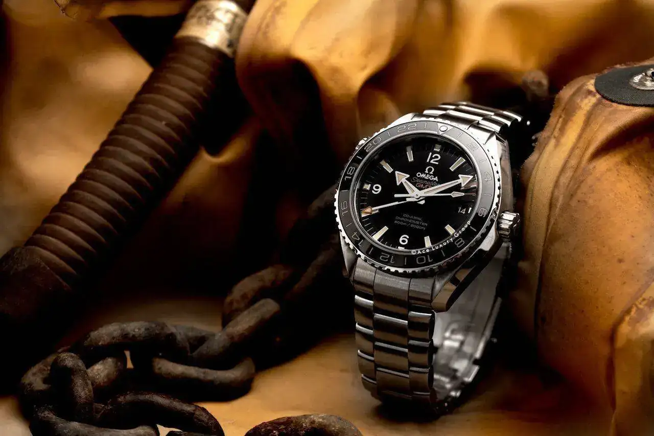 Omega_Seamaster_GMT_-Co_Axial_23230442201001.webp