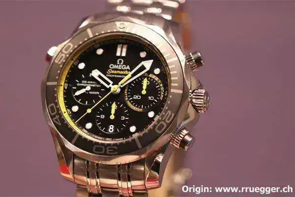 omega_sm_chrono_yellow.webp