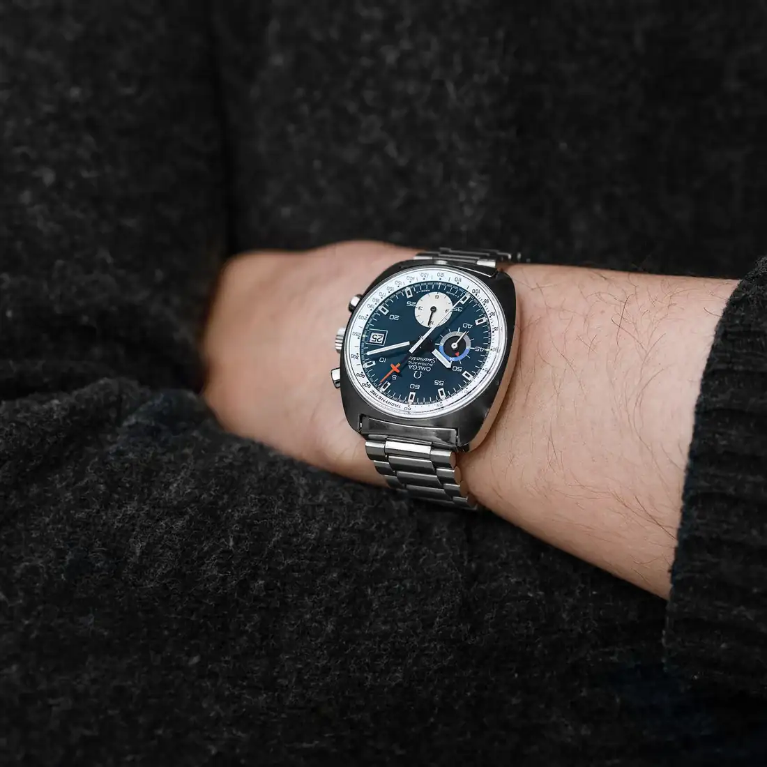 OmegaSeamaster-wrist_1100x_crop_center.progressive.webp