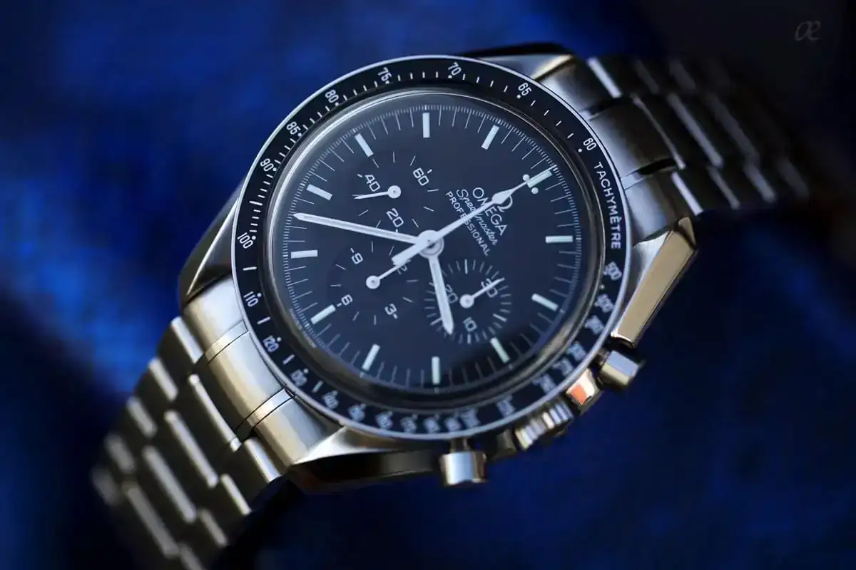 OmegaSpeedmasterGE999-05.webp