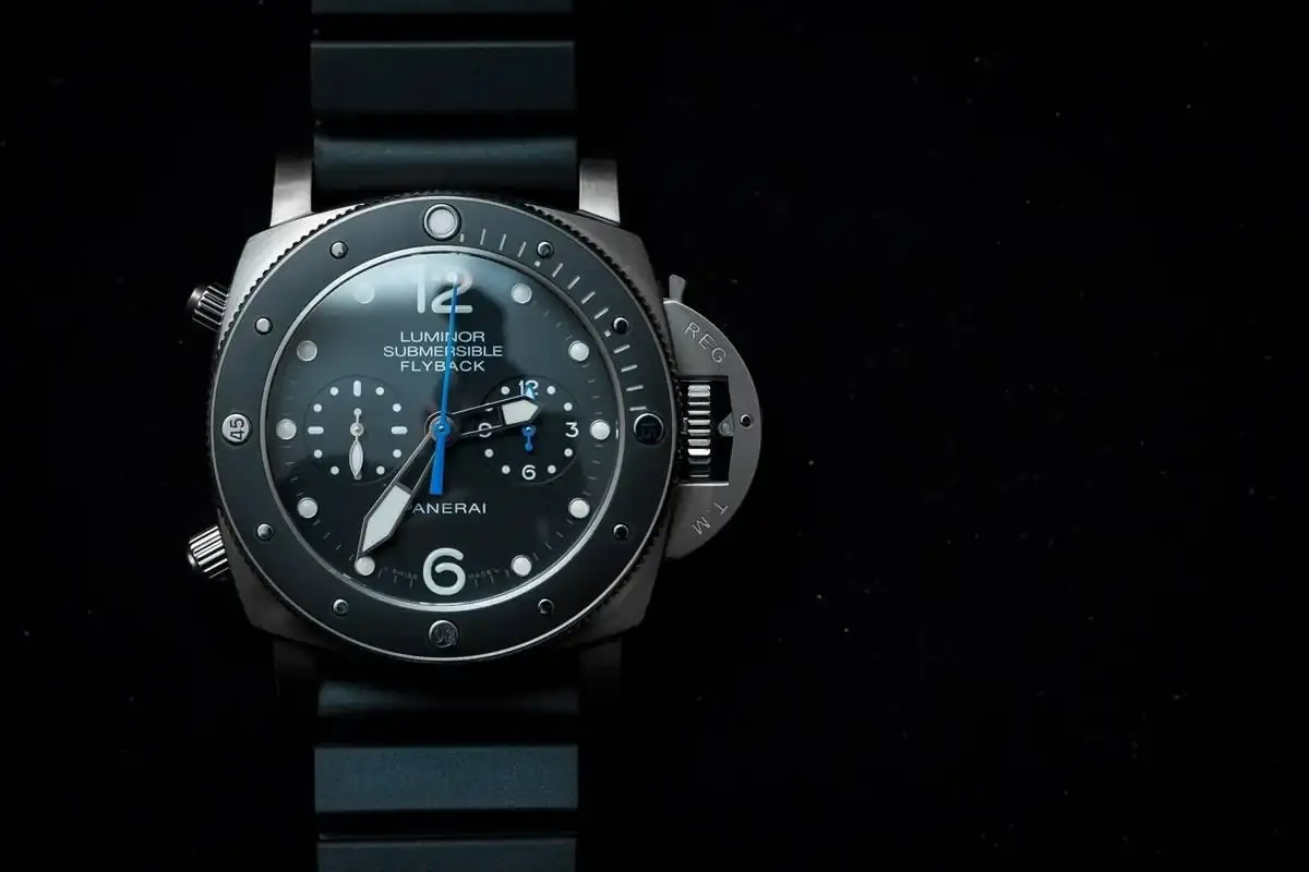 ono-Flyback-Automatic-Titanium-PAM-615-Watch-Front.webp