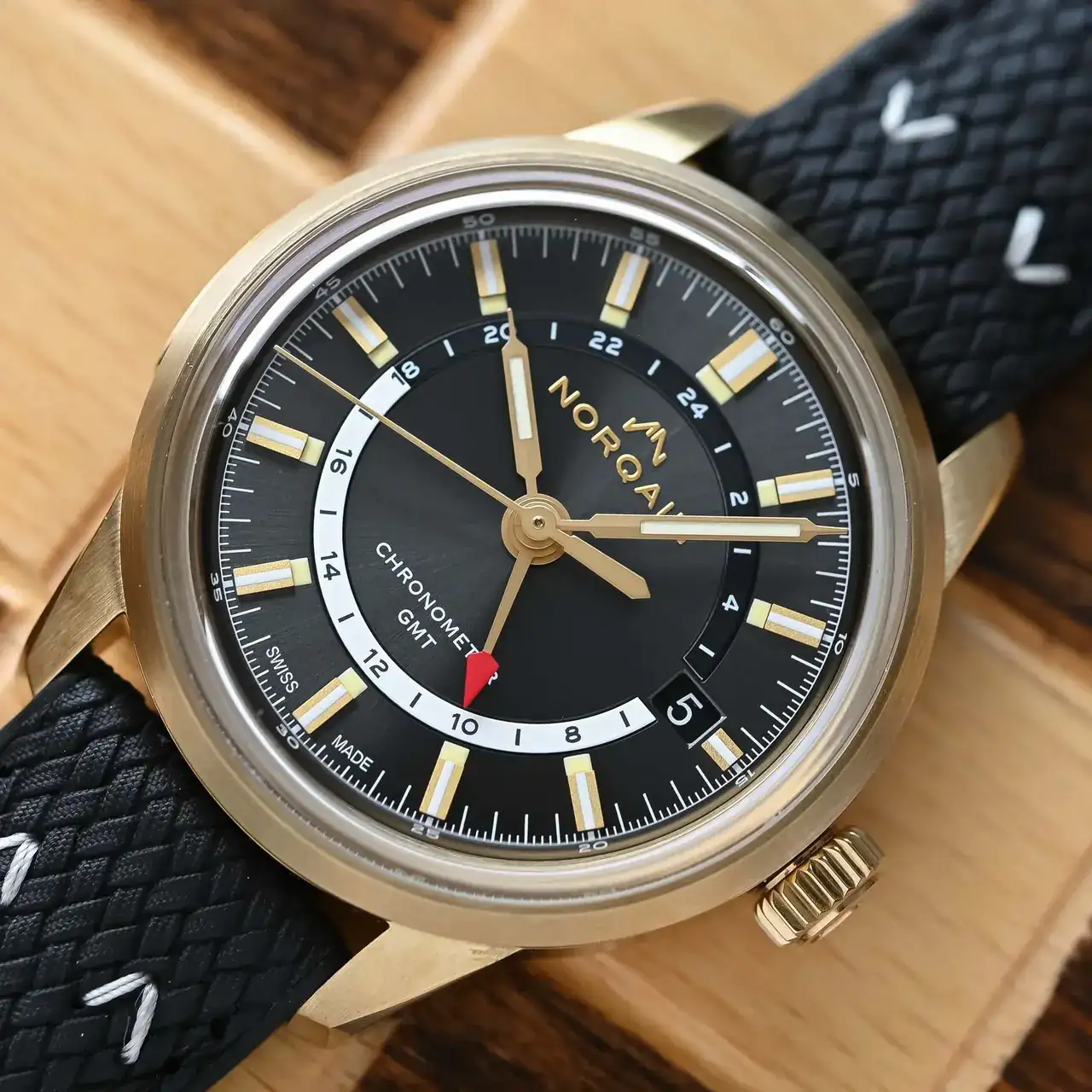 Norqain Freedom 60 GMT Esfera de bronce antracita Edición limitada 2025 - revisión - 4