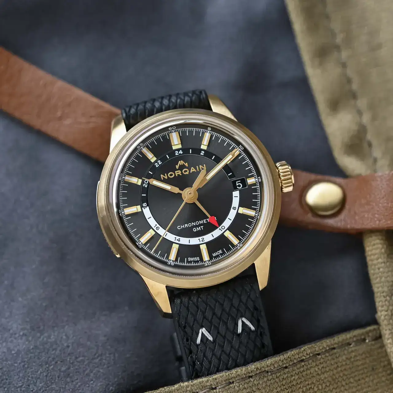 onze-Anthracite-Dial-Limited-Edition-2025-review-5.webp