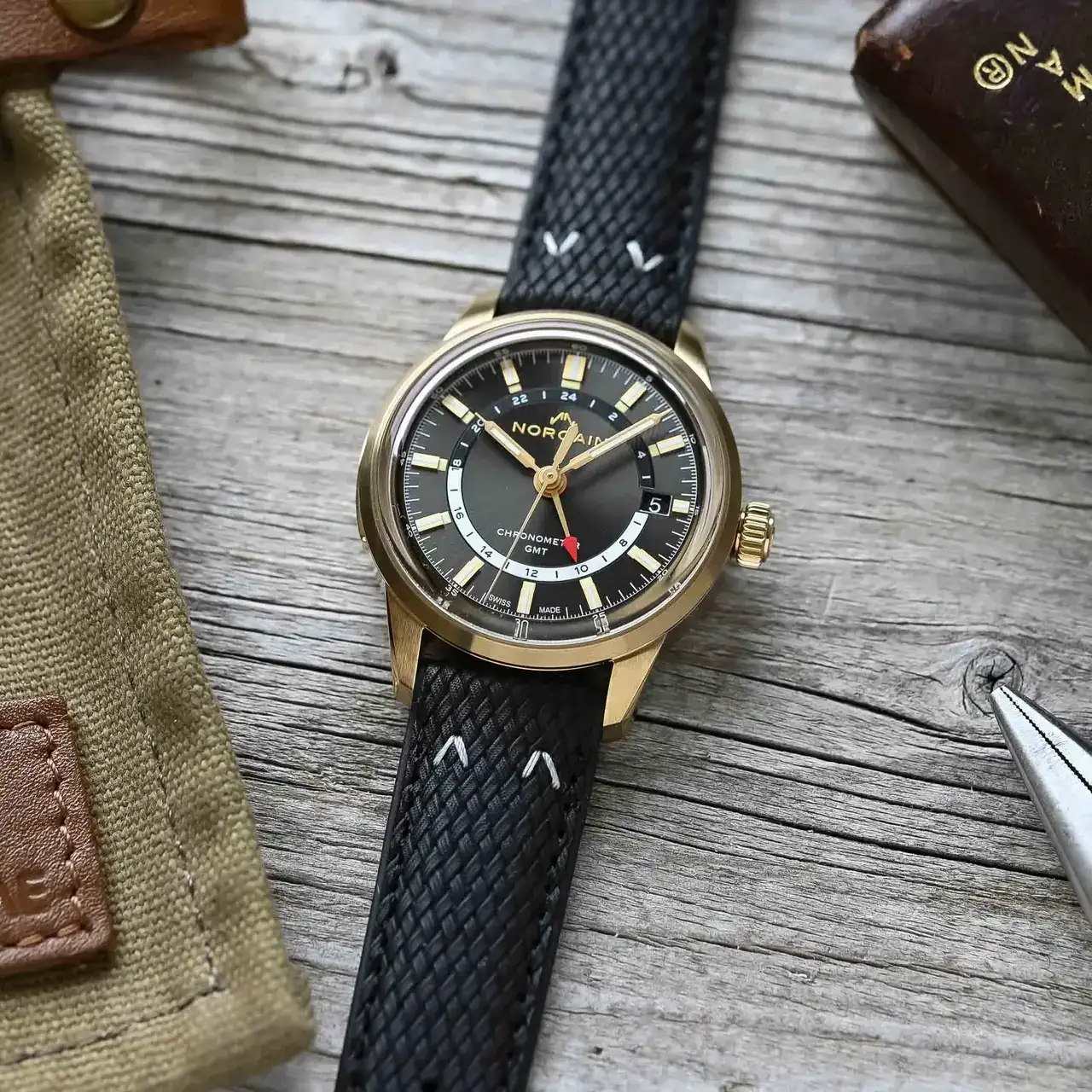 onze-Anthracite-Dial-Limited-Edition-2025-review-6.webp
