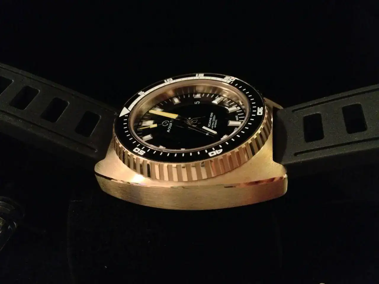 onze-black-dial-finally-arrived-aquadive-bronze-08.webp