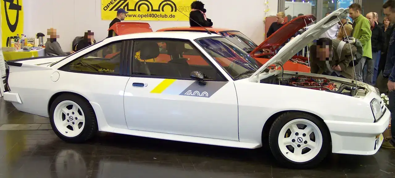 Opel_Manta_400i_white_r_TCE.webp