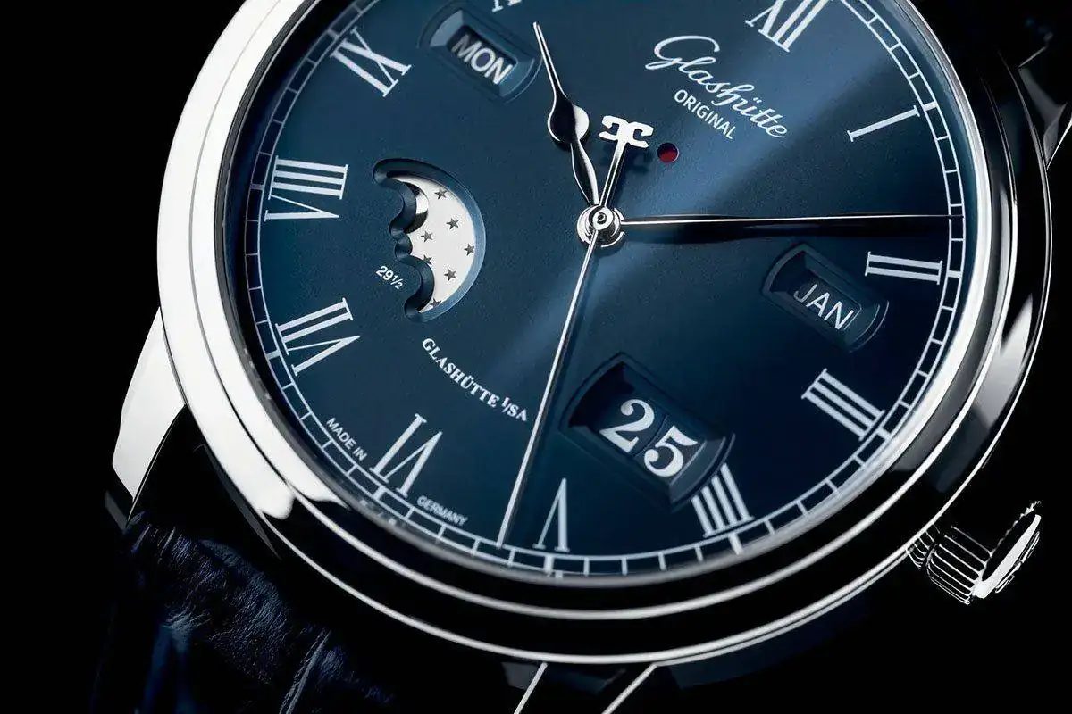 or-Perpetual-Calendar-Boutique-Edition-Blue-Dial-3.webp