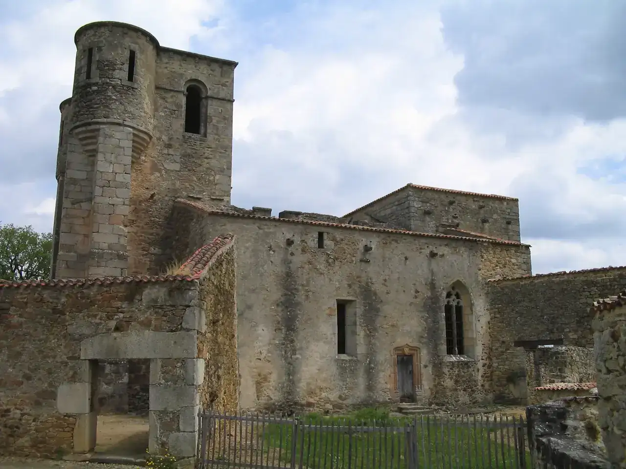 Oradour-sur-Glane-Church-1275.webp
